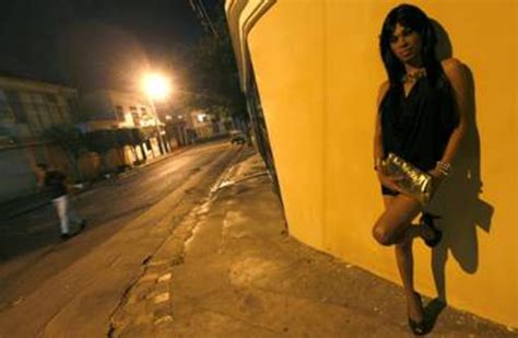 Find a prostitute Puerto Serrano